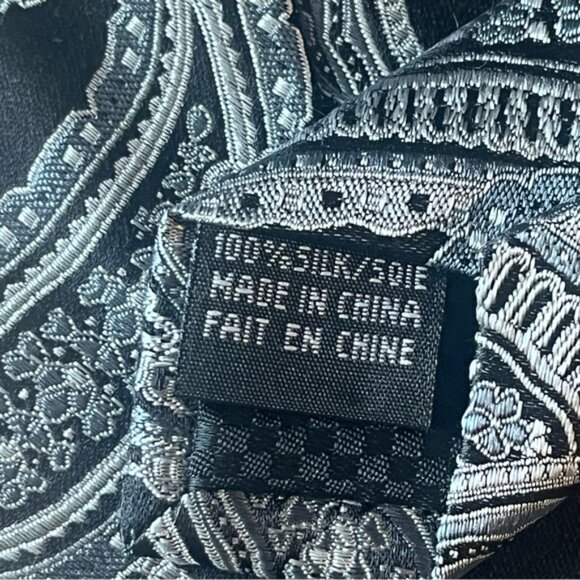 💕2/$30 💕Sean John 100% Silk Black/Grey/Silver Paisley Patterned Tie - Picture 5 of 6